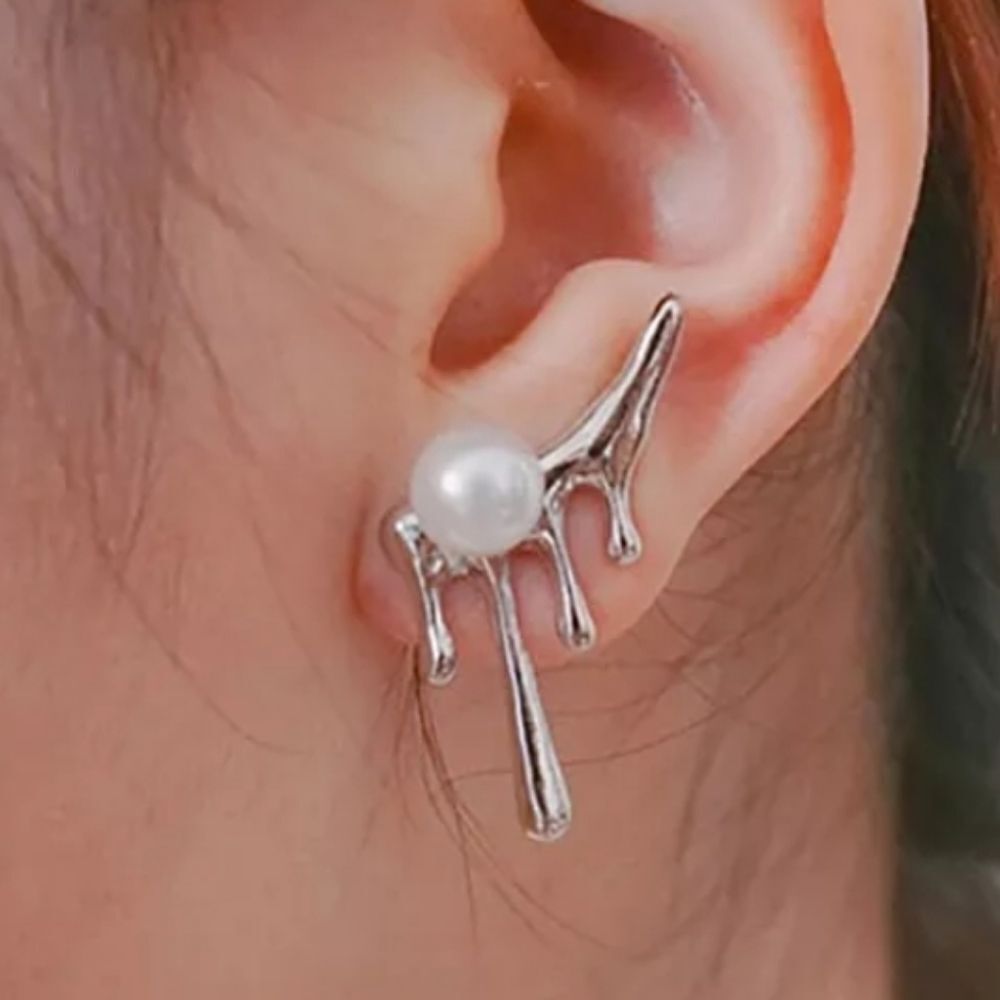 NWOT Edgy Drippy Pearl Earrings In Silver - Picture 4 of 4